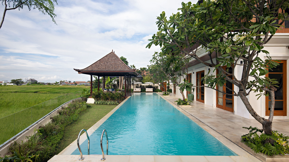 Villa Dhanika - Serene lap pool
