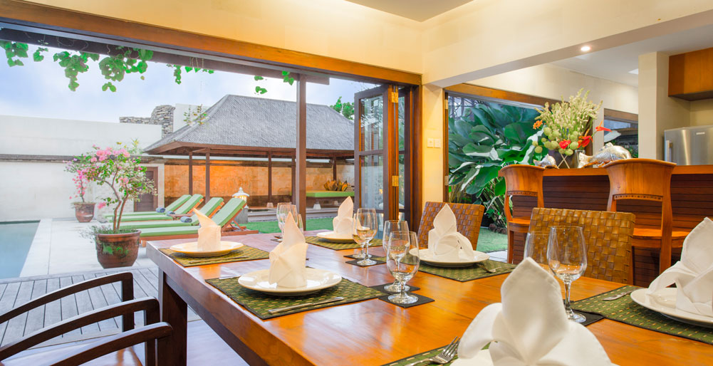 Villa Bayu Gita Residence - Cool dining area by the pool