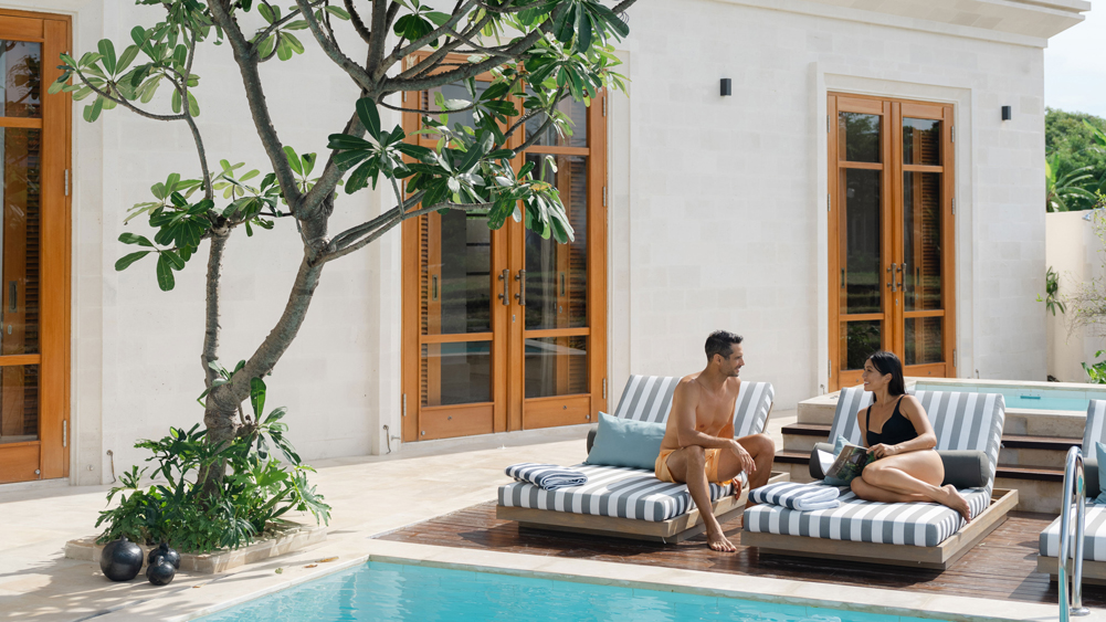 Villa Dhanika - Relaxing pool loungers