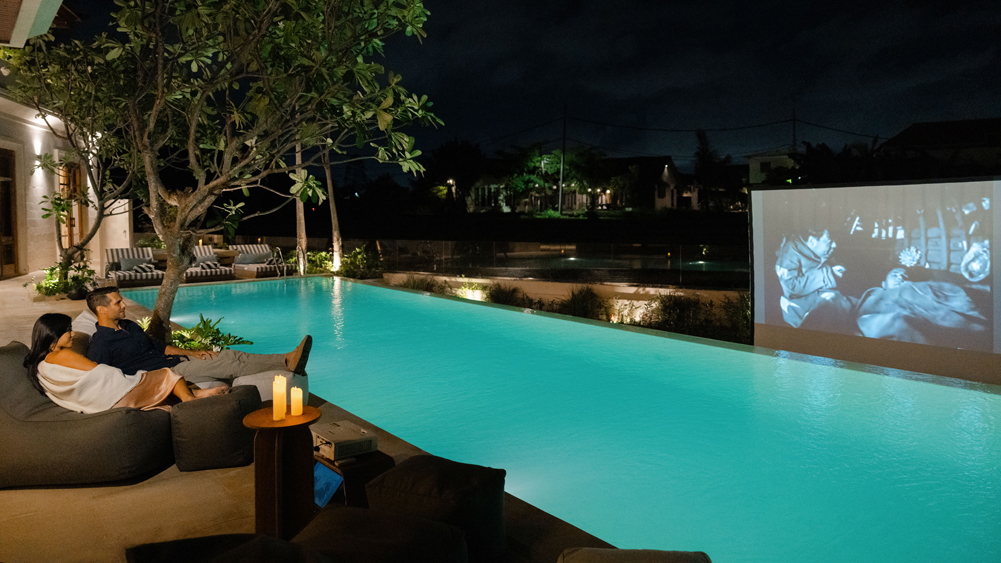 Villa Dhanika - Poolside cinema