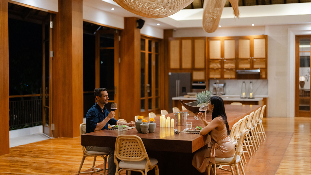 Villa Dhanika - Opulent dining room