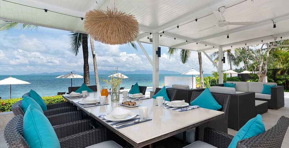 Villa Chi - Outdoor dining and living areas